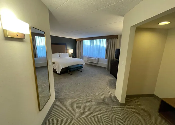 & Chicago Northwest - By Ihg