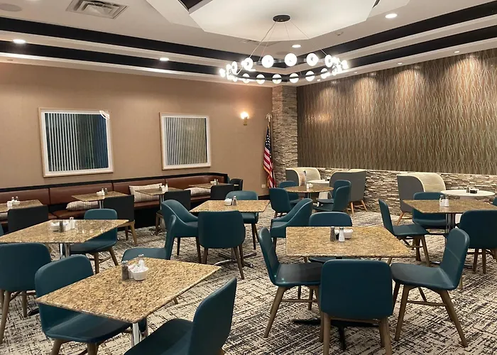 & Chicago Northwest - By Ihg
