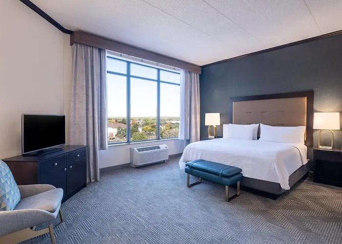 & Chicago Northwest - By Ihg