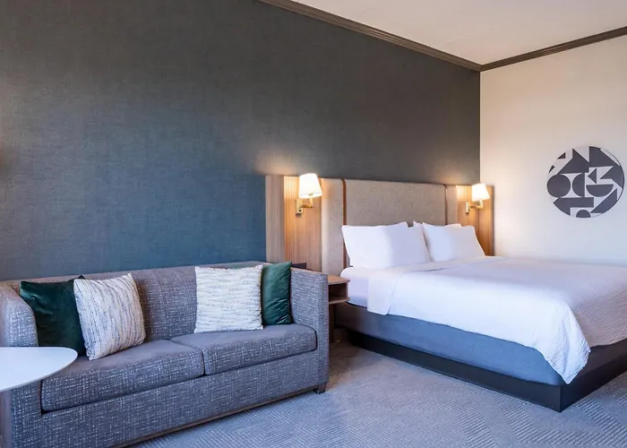 & Chicago Northwest - By Ihg