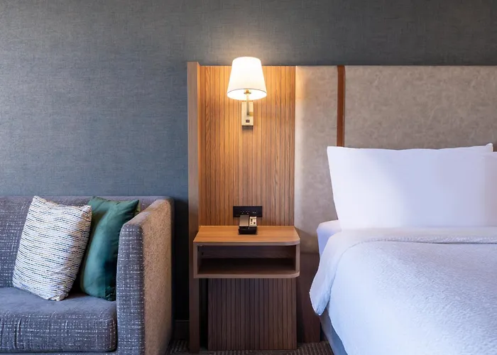 Hotel & Chicago Northwest - By Ihg