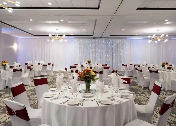 & Chicago Northwest - By Ihg Elgin