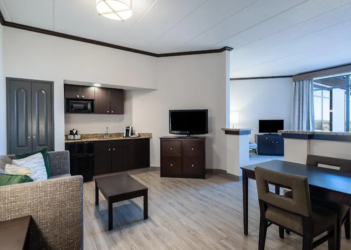 & Chicago Northwest - By Ihg