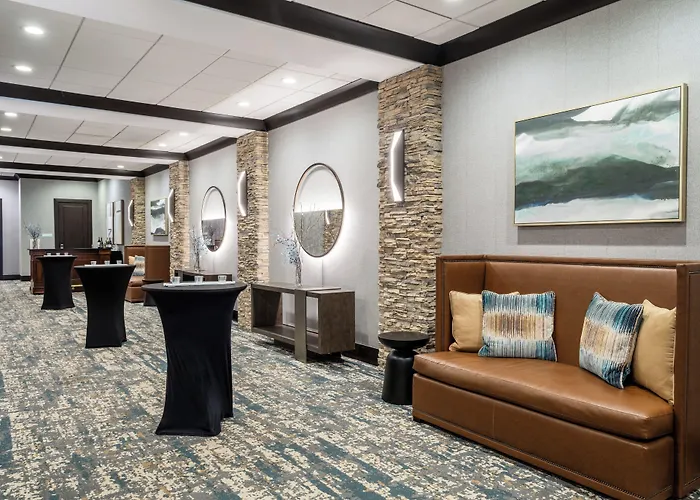 & Chicago Northwest - By Ihg