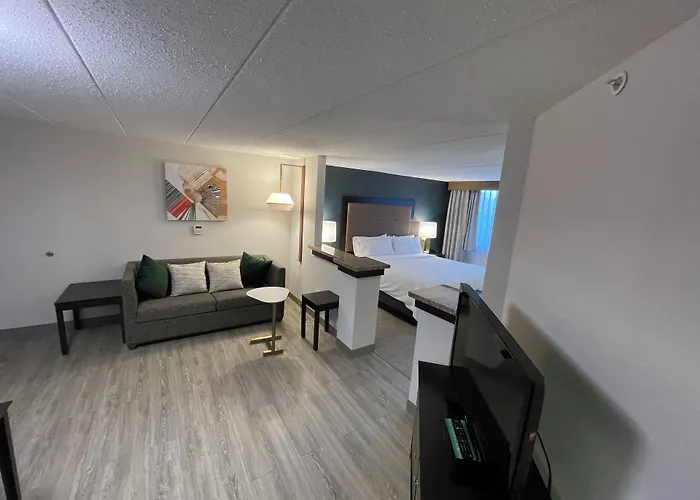 & Chicago Northwest - By Ihg